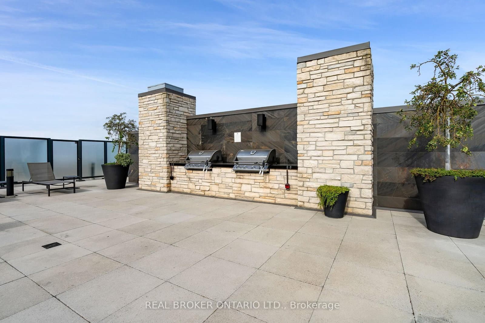 1190 Dundas Street E, Unit 322 thumbnail 12