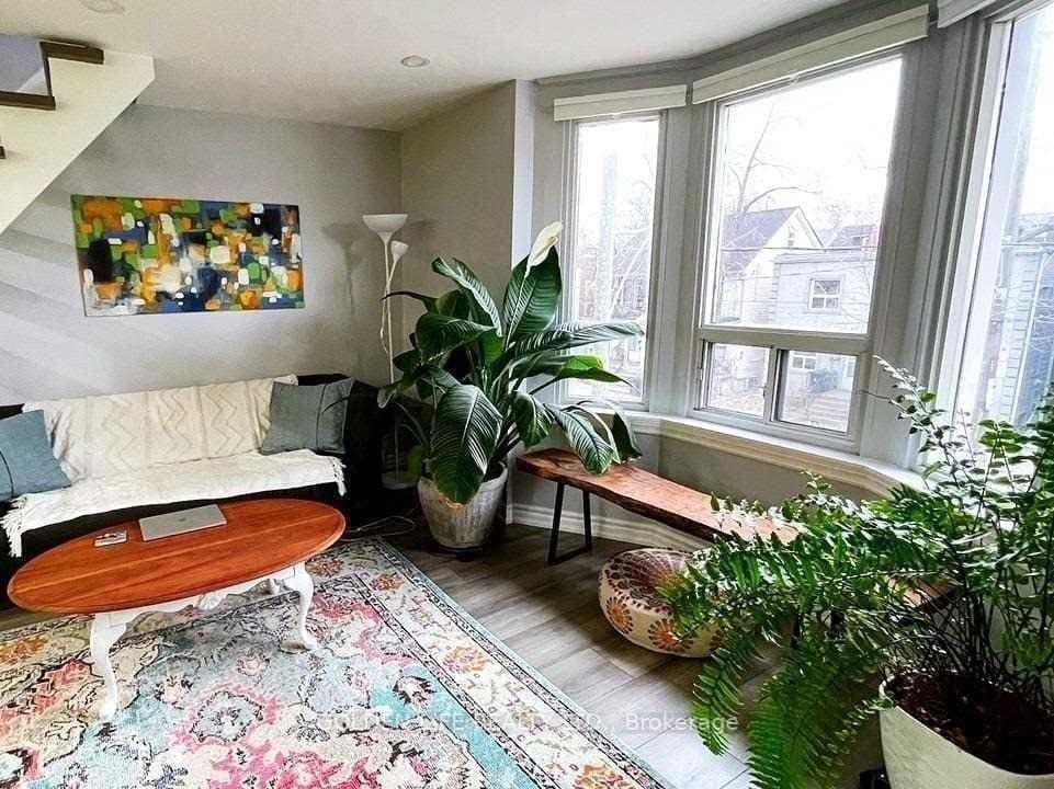 786 Pape Avenue, Unit Upper thumbnail 2