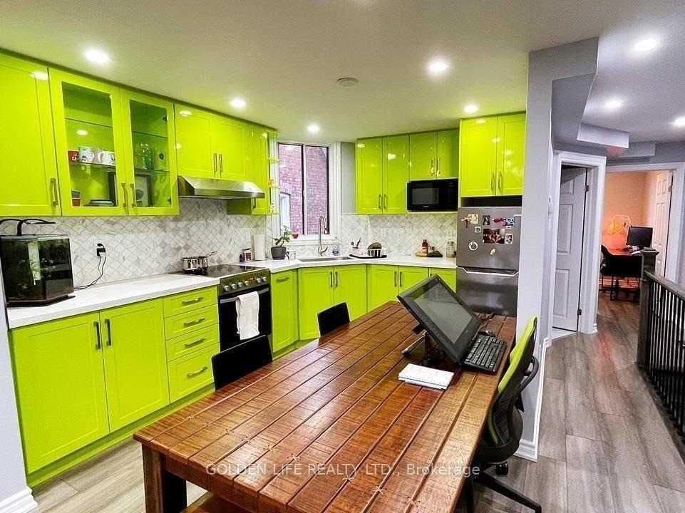 786 Pape Avenue, Unit Upper thumbnail 3