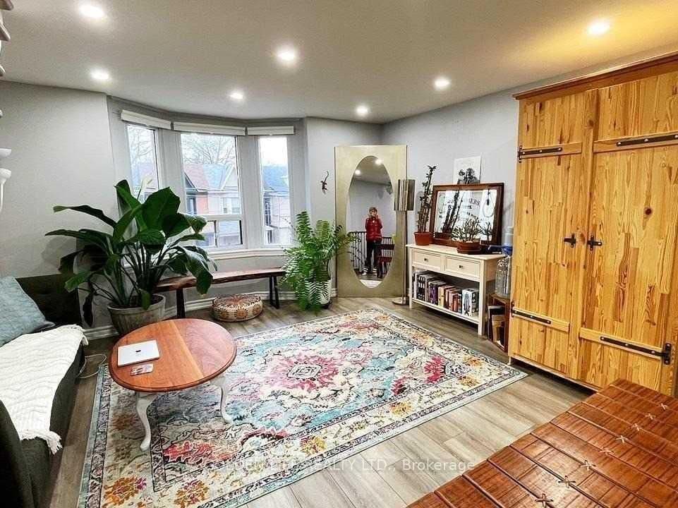 786 Pape Avenue, Unit Upper thumbnail 7