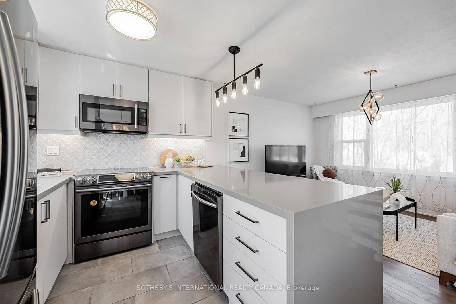 4075A Lawrence Avenue E thumbnail 10