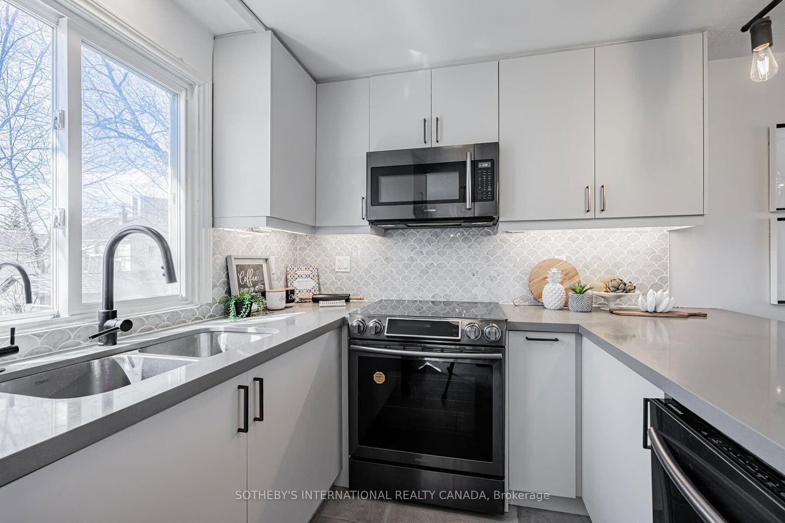 4075A Lawrence Avenue E thumbnail 11