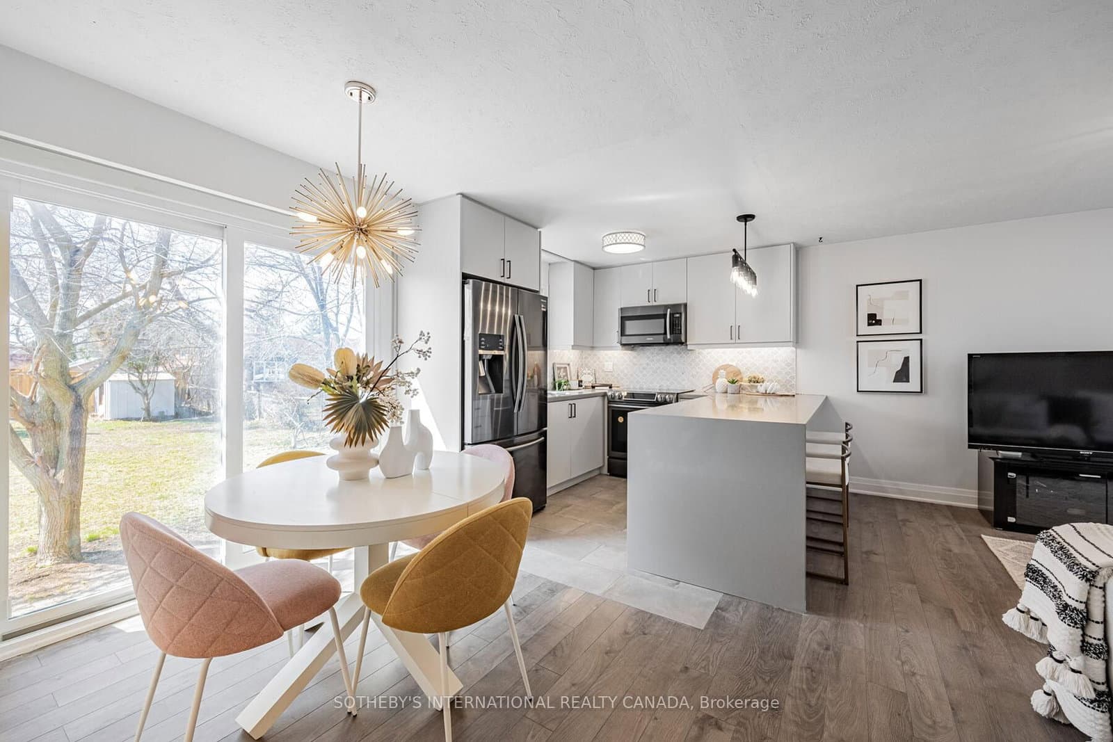 4075A Lawrence Avenue E thumbnail 13