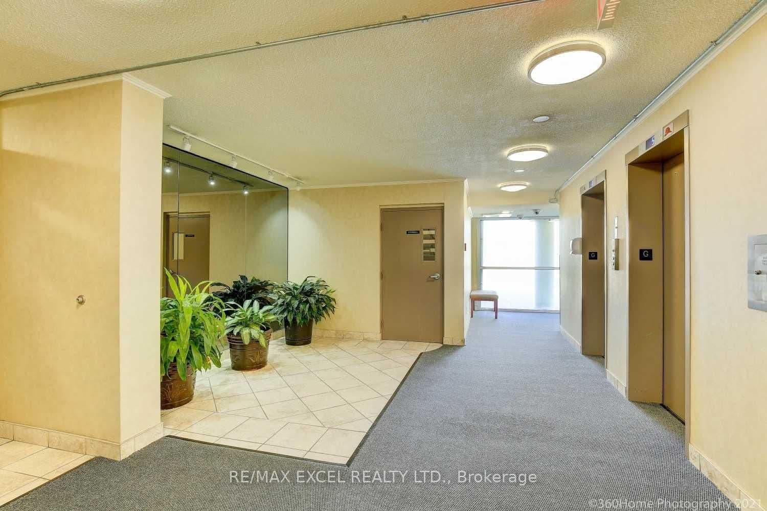 2500 Bridletowne Circle, Unit 907 thumbnail 6