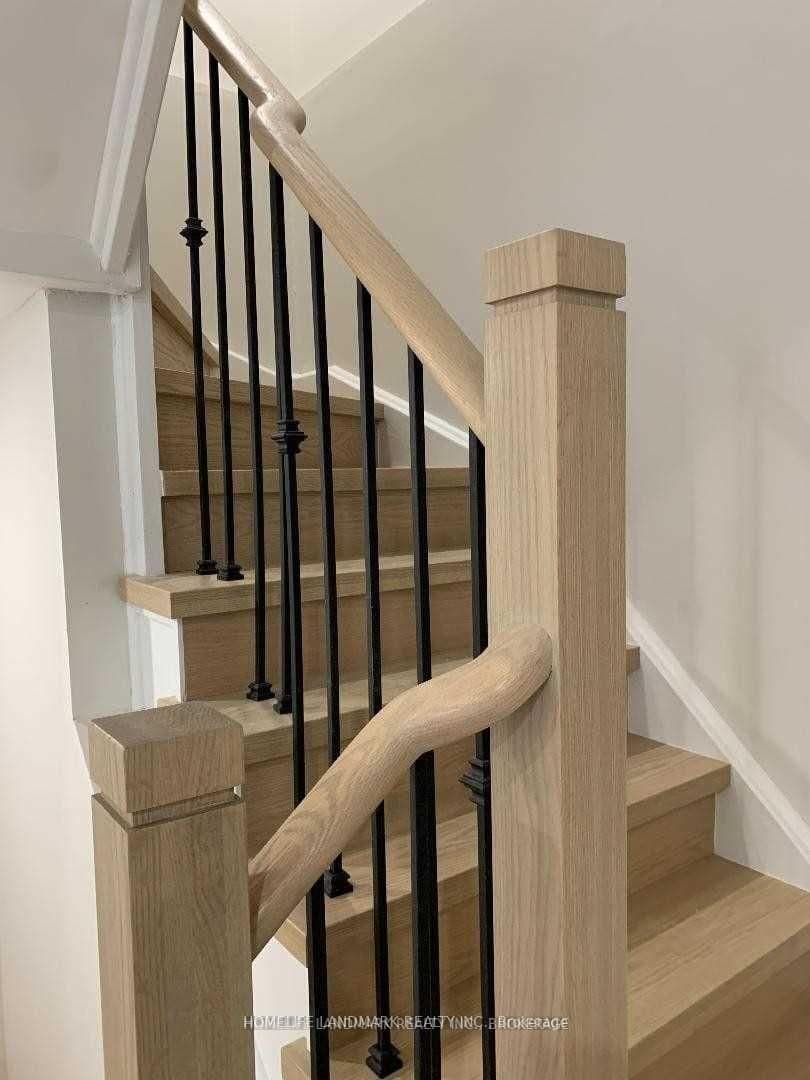 8 Eaton Park Lane, Unit 12 thumbnail 2
