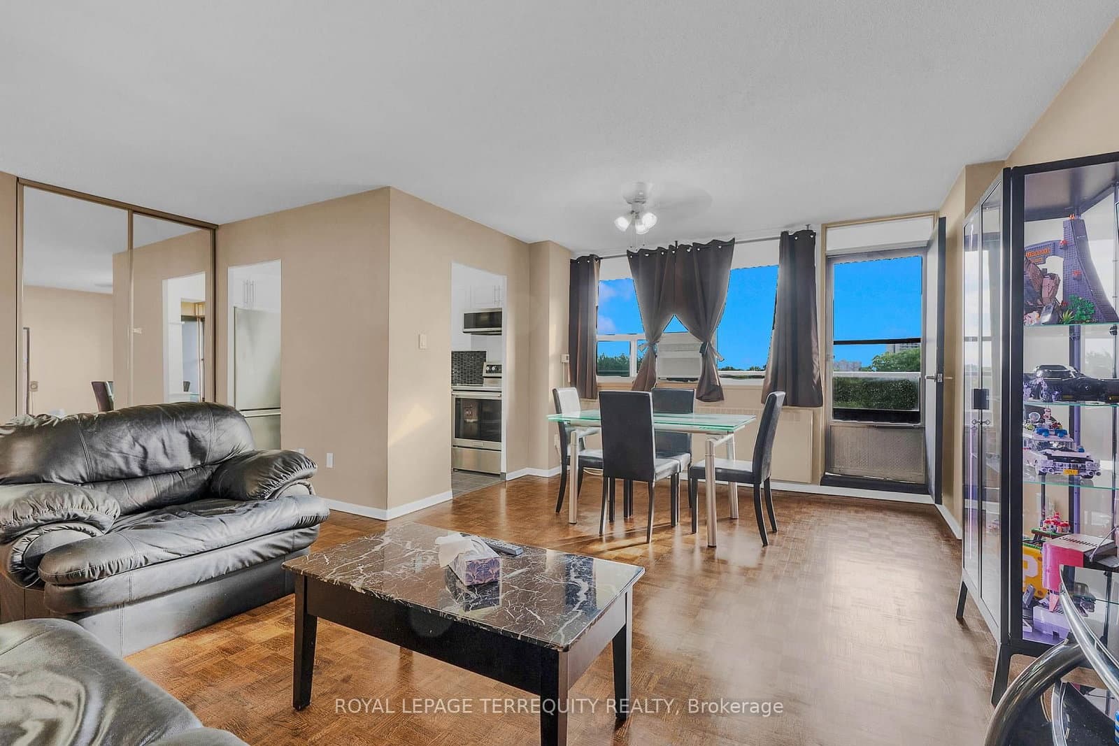 180 Markham Road, Unit 816 thumbnail 12