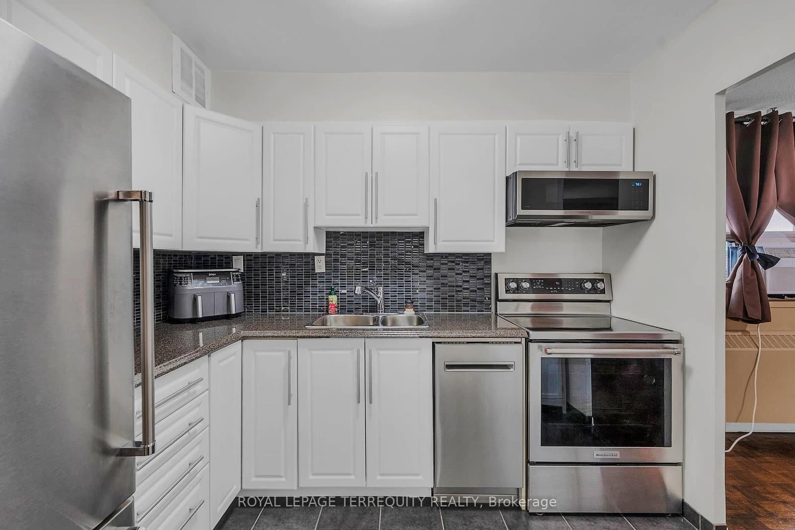 180 Markham Road, Unit 816 thumbnail 14