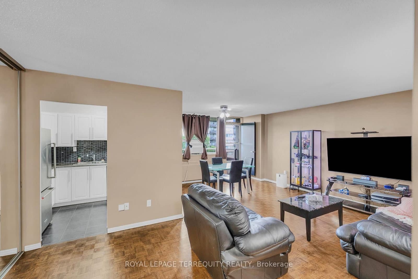 180 Markham Road, Unit 816 thumbnail 7