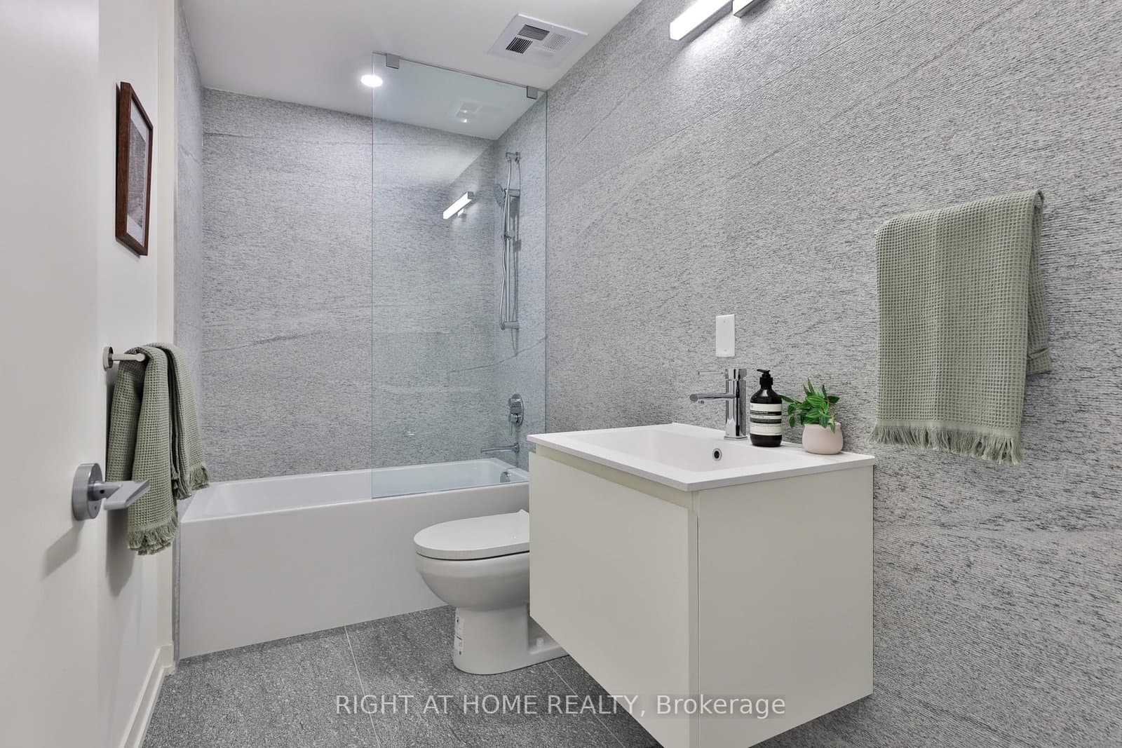 761 Queen Street E, Unit 205 thumbnail 17