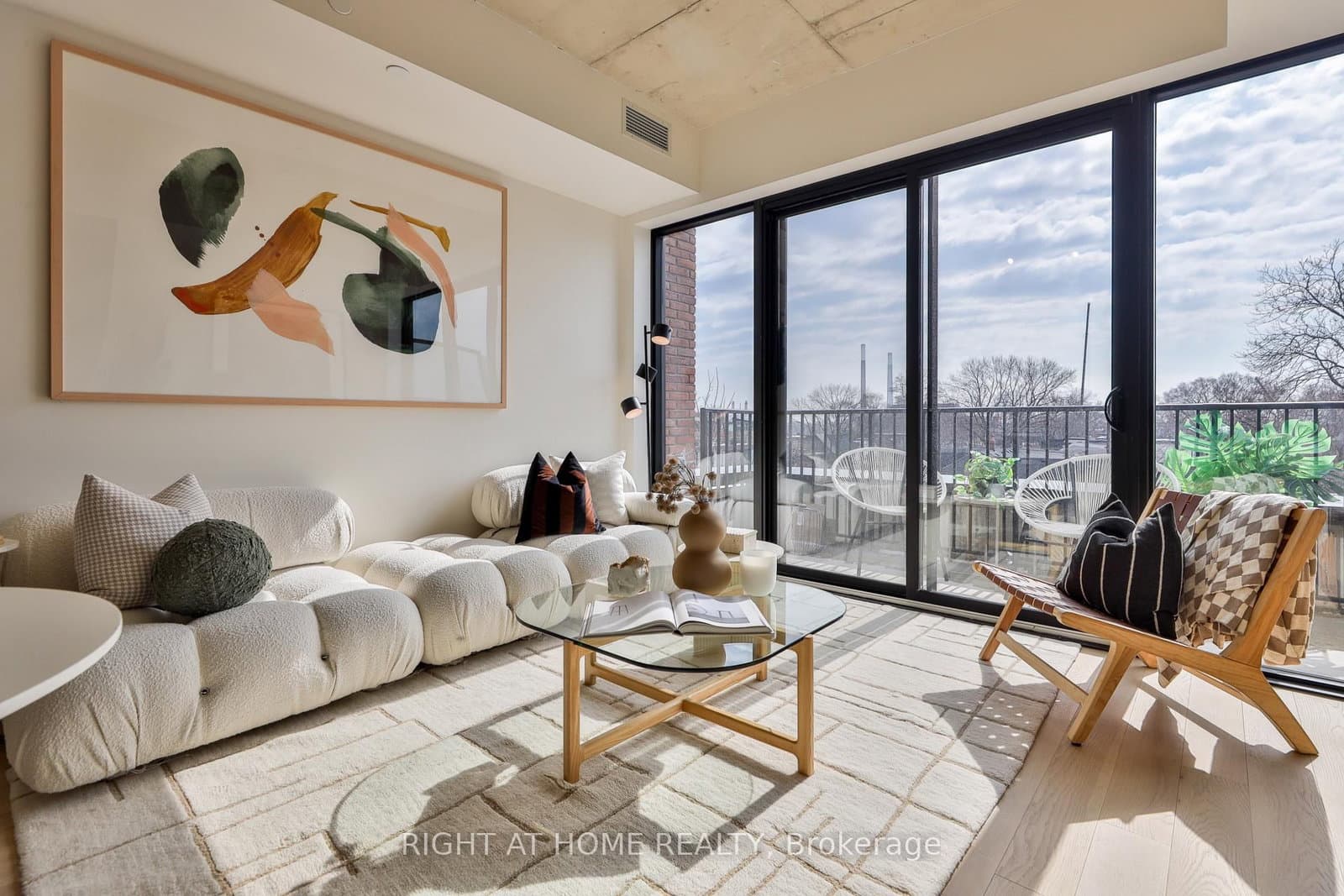 761 Queen Street E, Unit 205 thumbnail 3