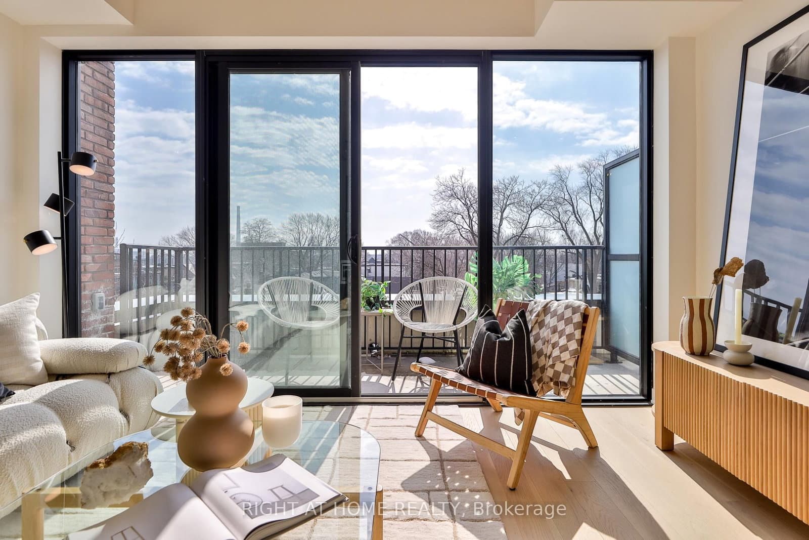 761 Queen Street E, Unit 205 thumbnail 6