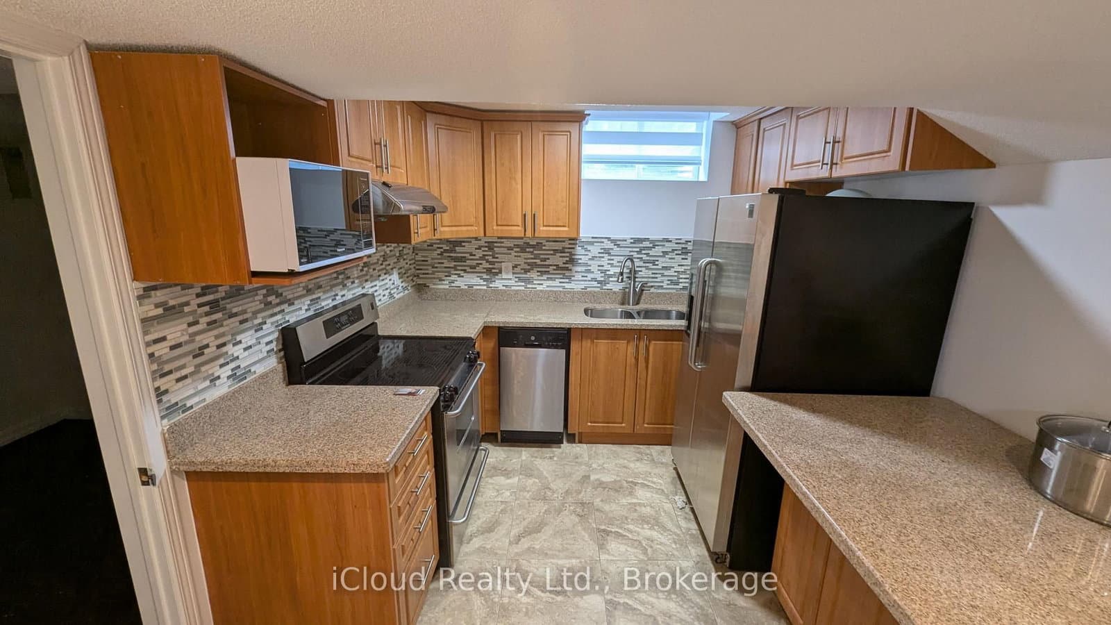 53 Seward Crescent, Unit Lower Level thumbnail 7
