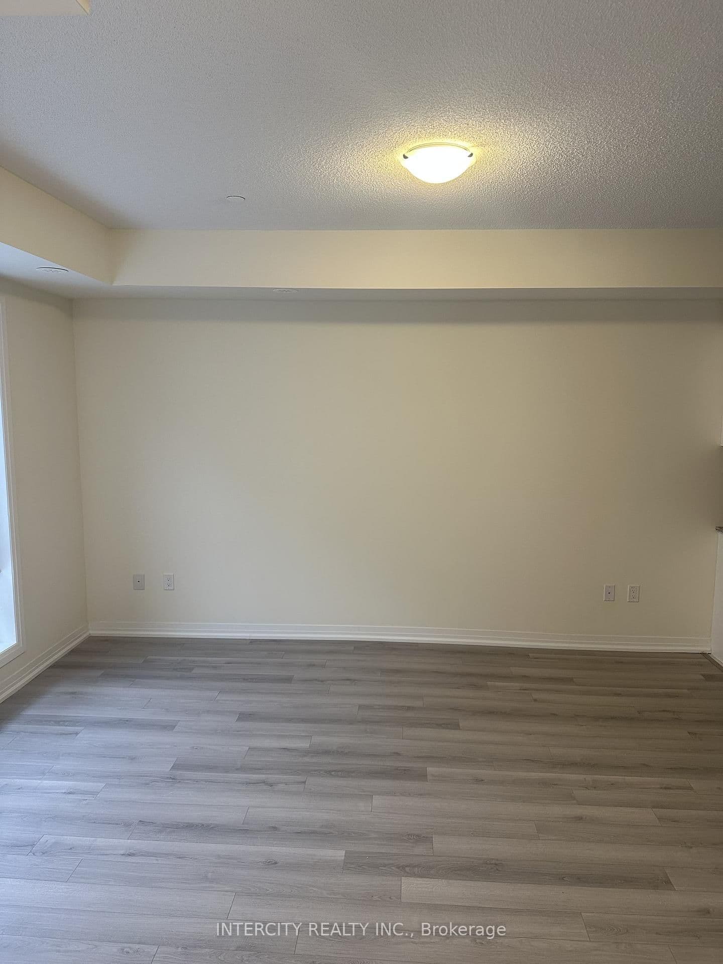 245 McLevin Avenue, Unit 13 thumbnail 3