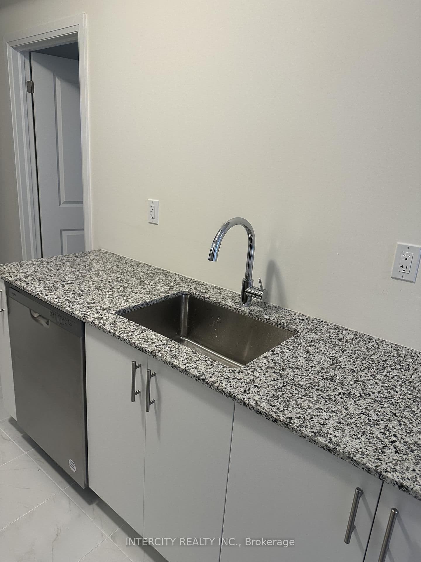 245 McLevin Avenue, Unit 13 thumbnail 6
