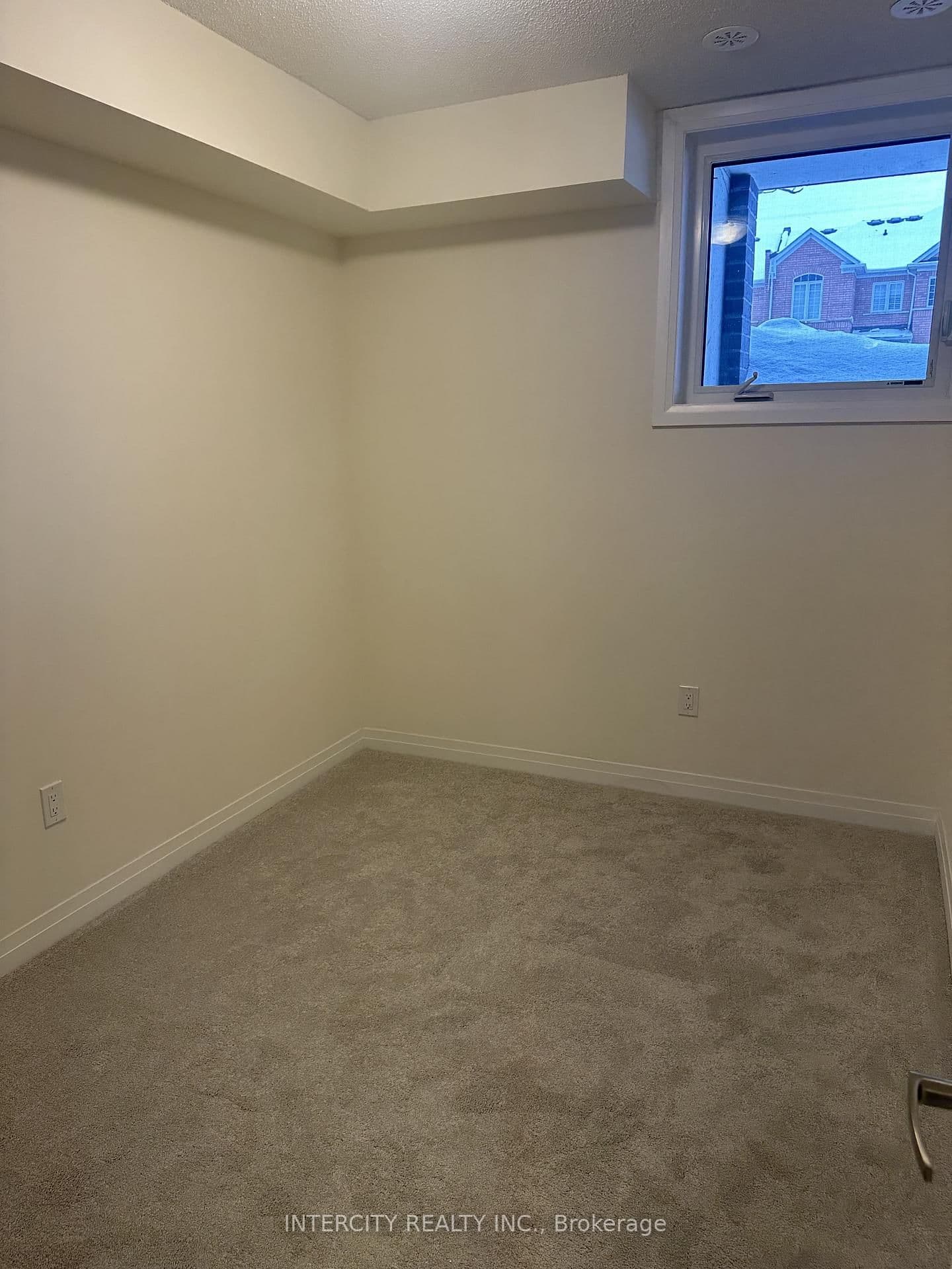 245 McLevin Avenue, Unit 13 thumbnail 9