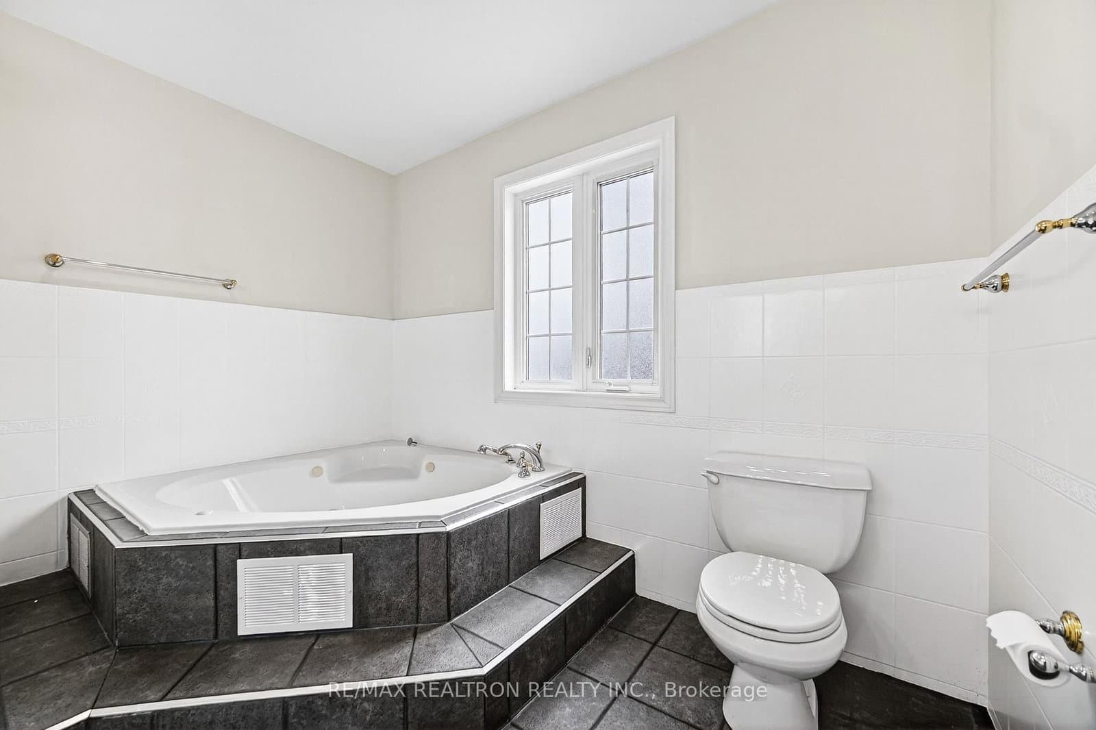 454 Donlands Avenue thumbnail 30