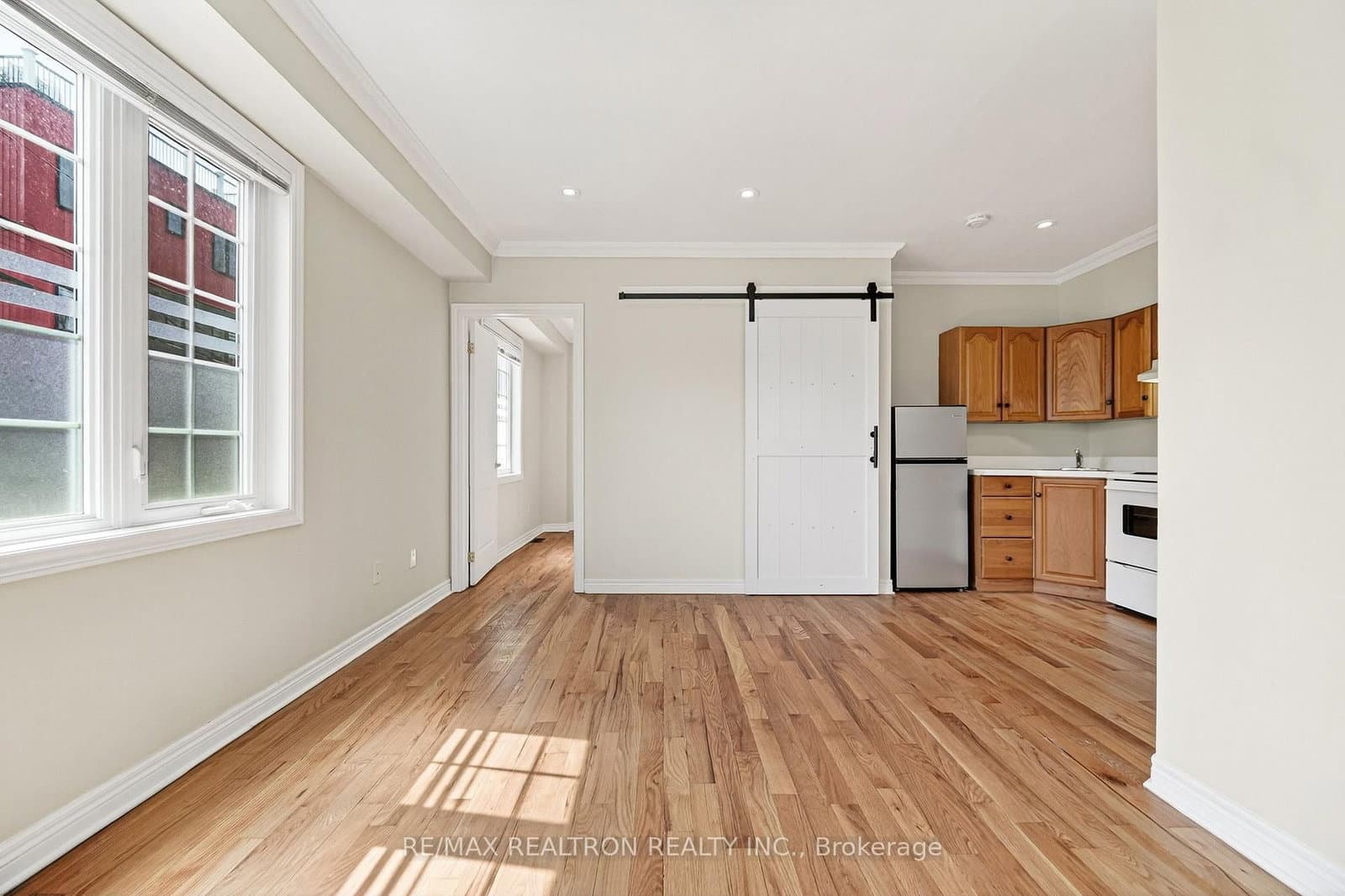 454 Donlands Avenue thumbnail 9