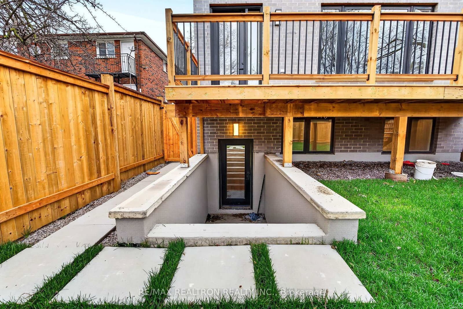 792 Midland Avenue thumbnail 40