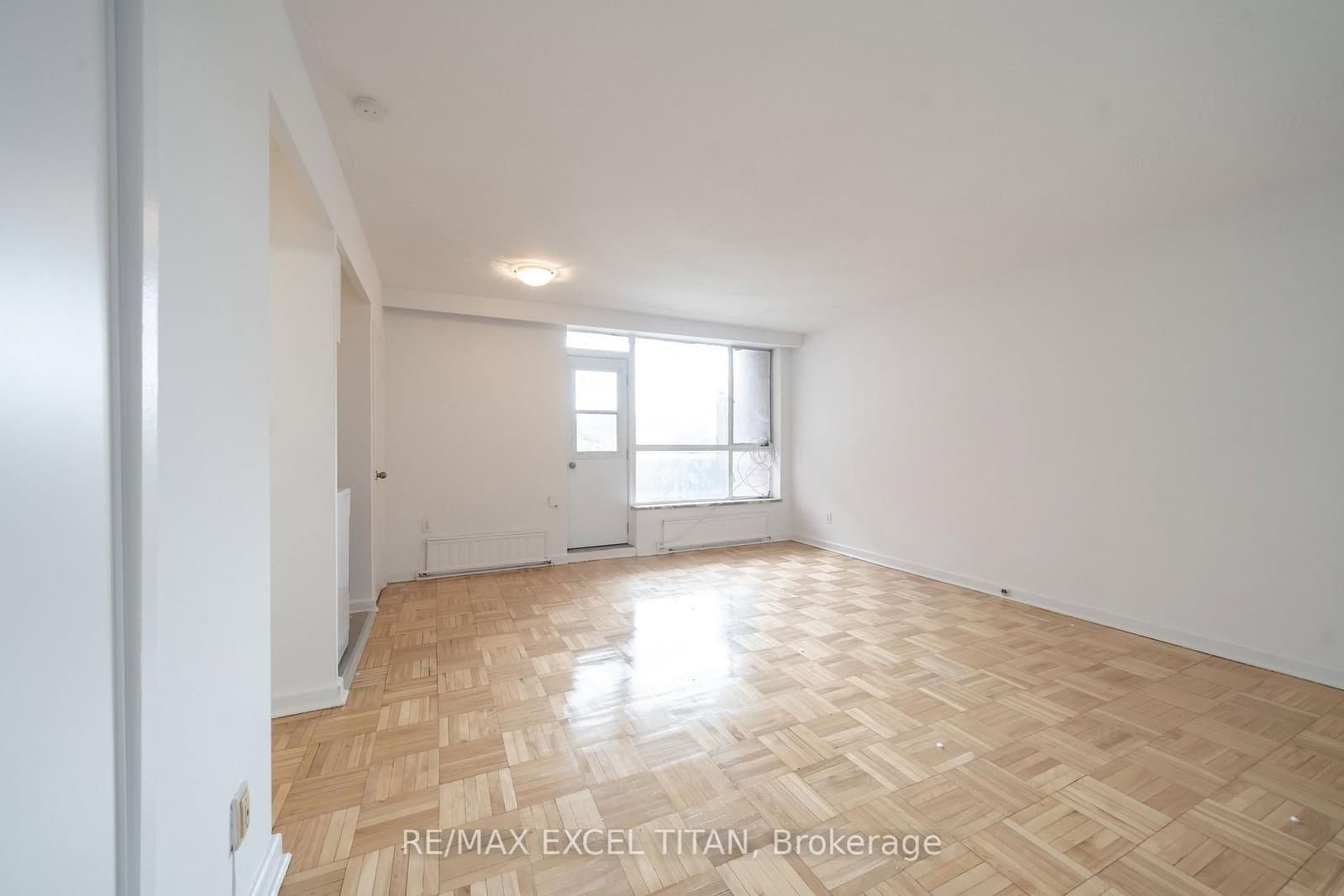 165 Cosburn Avenue, Unit 301 thumbnail 3
