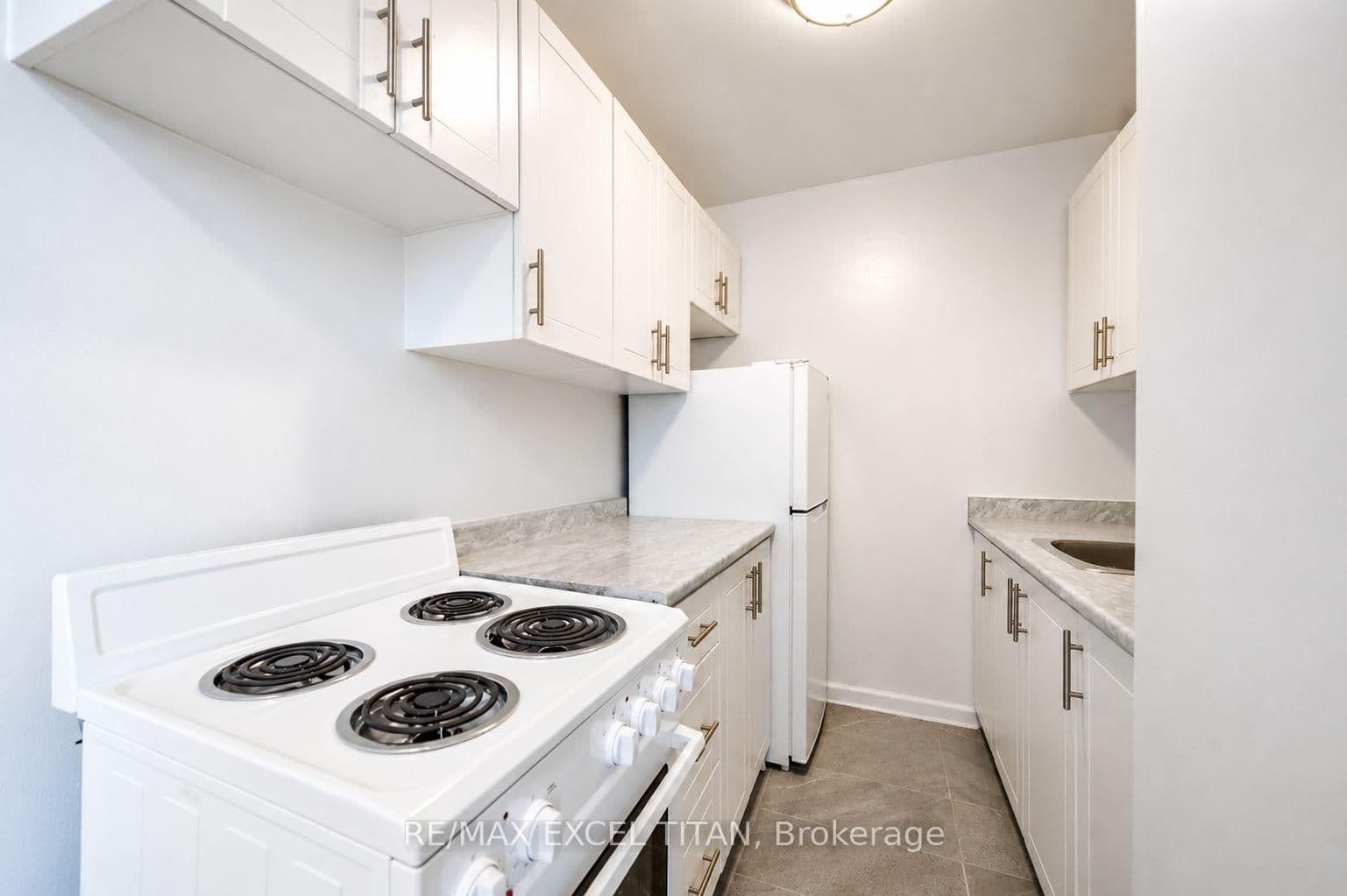 165 Cosburn Avenue, Unit 301 thumbnail 5