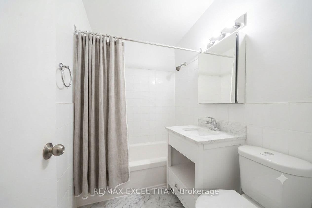165 Cosburn Avenue, Unit 301 thumbnail 6