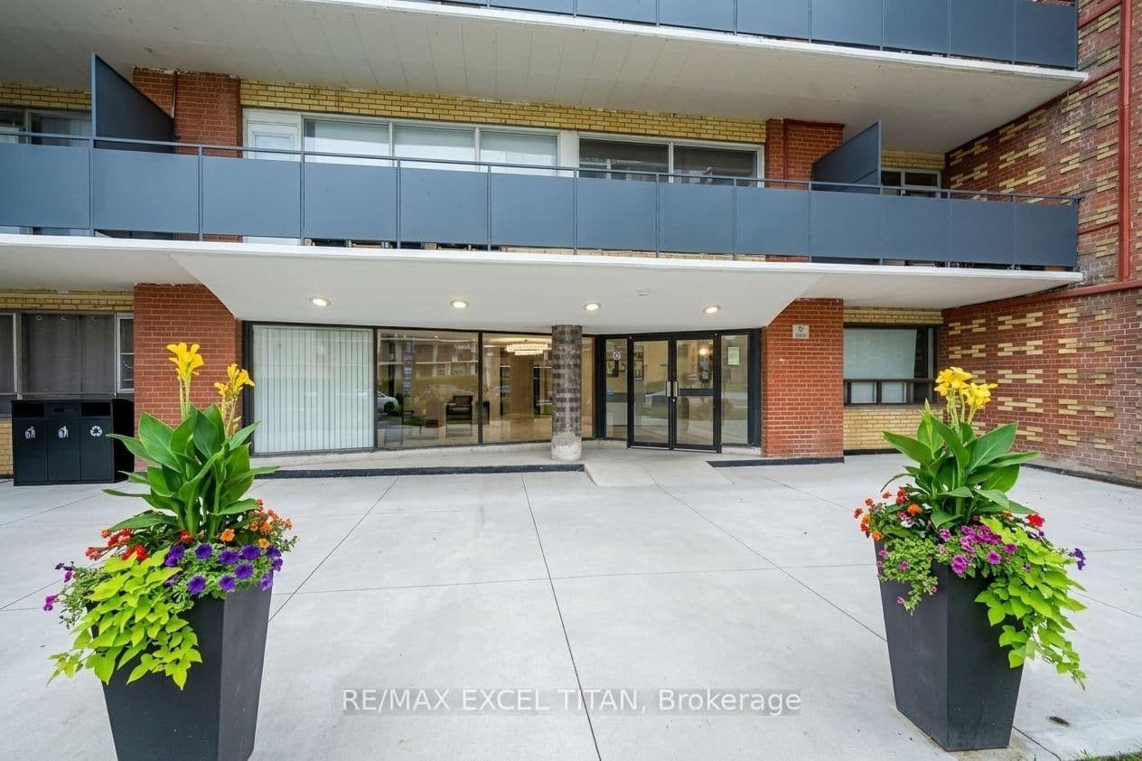 165 Cosburn Avenue, Unit 301 thumbnail 7