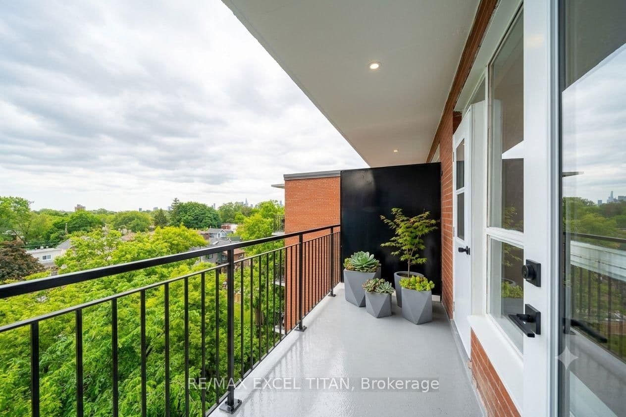 165 Cosburn Avenue, Unit 301 thumbnail 8