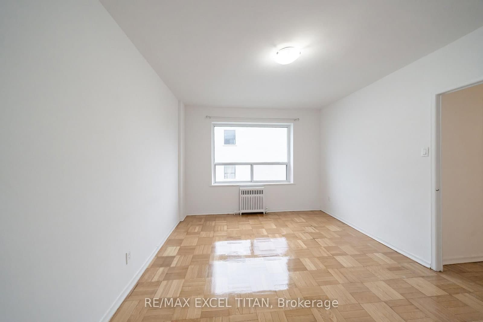 156 Kingston Road, Unit 201 thumbnail 4