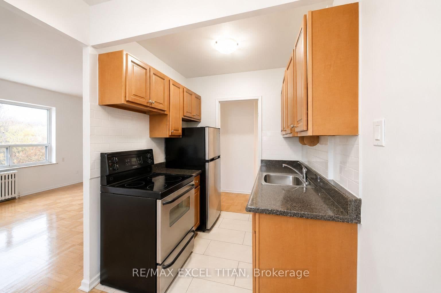 156 Kingston Road, Unit 201 thumbnail 6