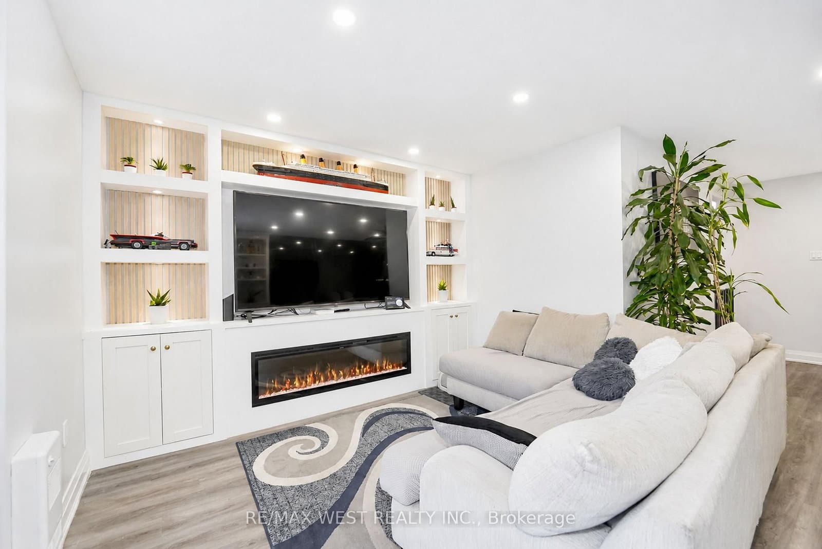 50 Scarborough Golf Club Road, Unit 159 thumbnail 2