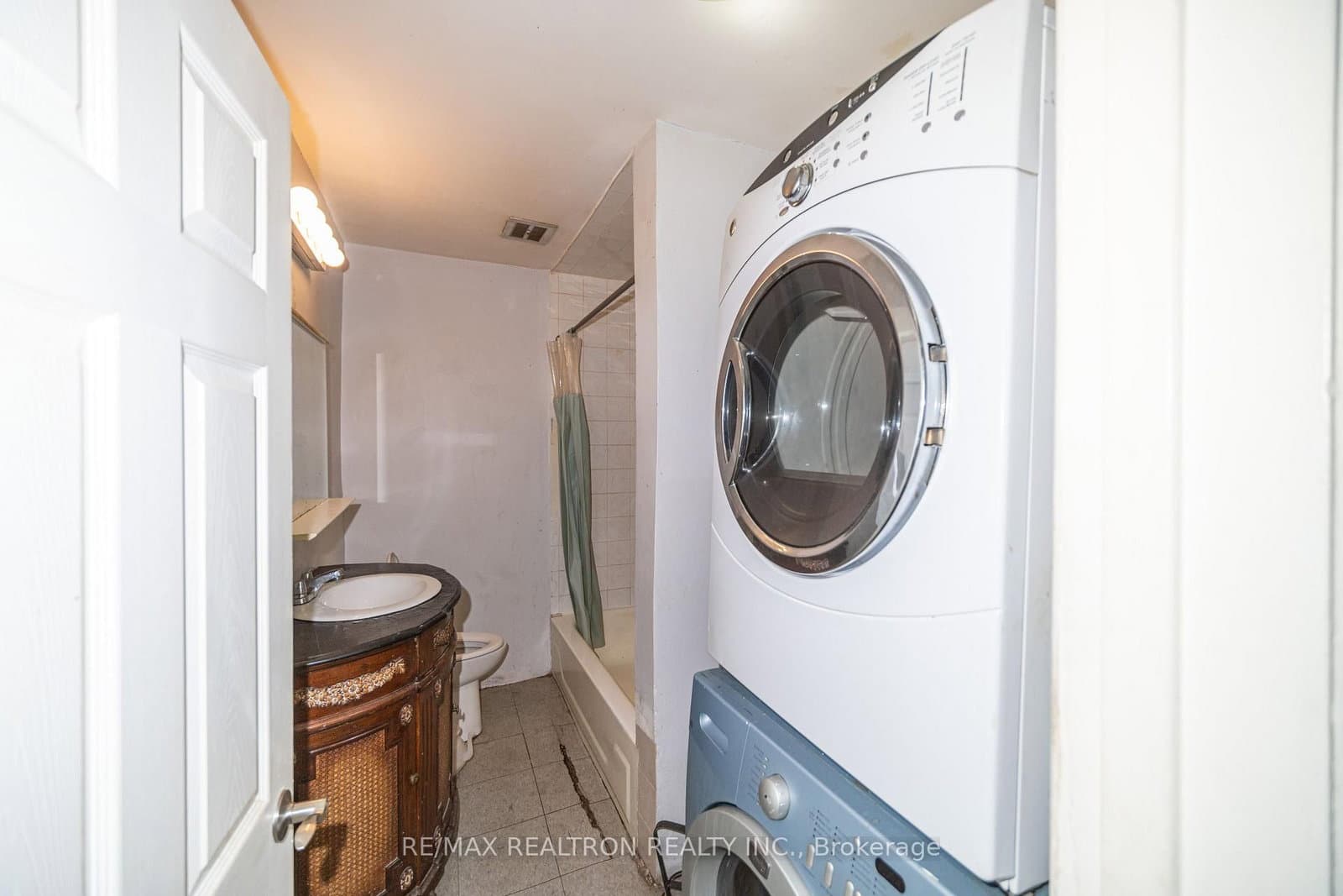 3541 St Clair Avenue E thumbnail 13