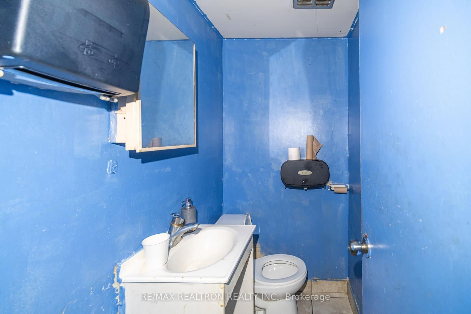 3541 St Clair Avenue E thumbnail 14