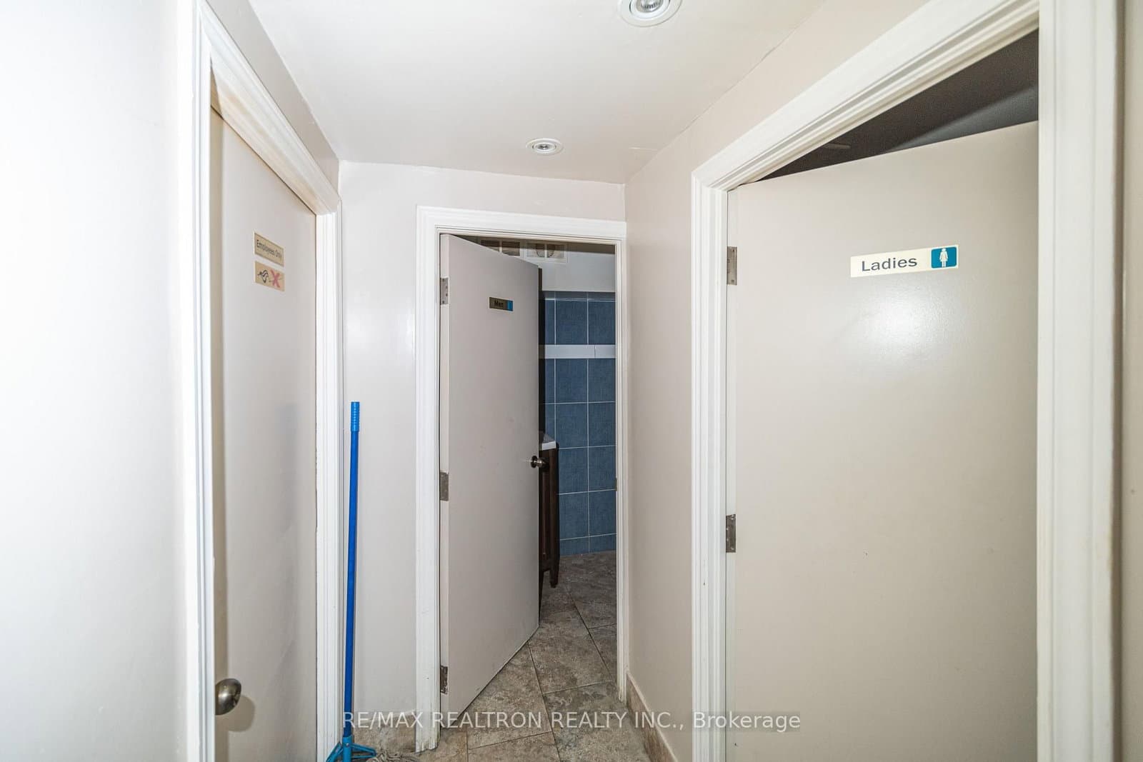 3541 St Clair Avenue E thumbnail 15