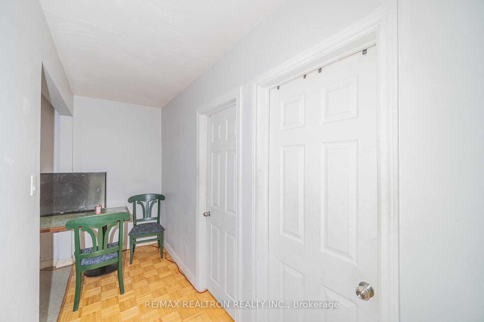 3541 St Clair Avenue E thumbnail 16