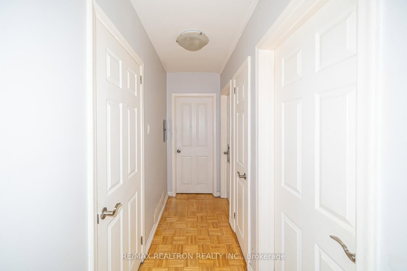 3541 St Clair Avenue E thumbnail 17