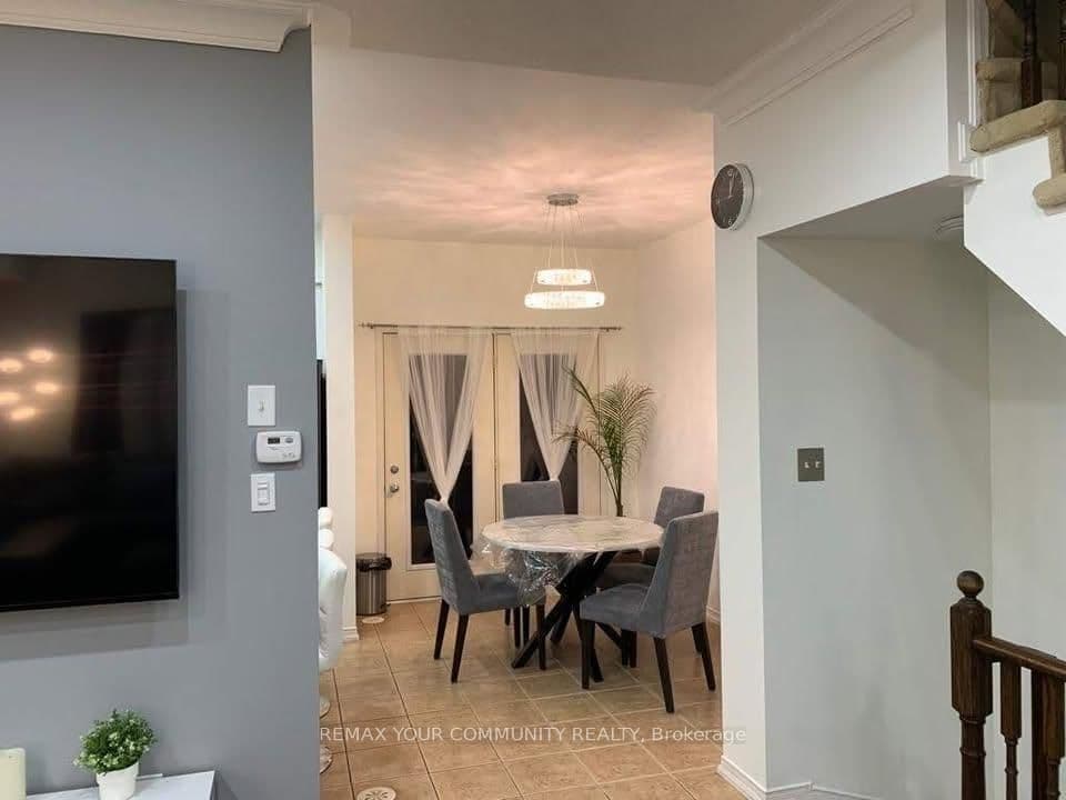 98 John Bell Crescent thumbnail 6
