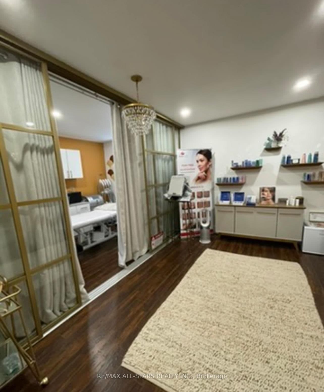 715 Queen Street E, Unit 206 thumbnail 2