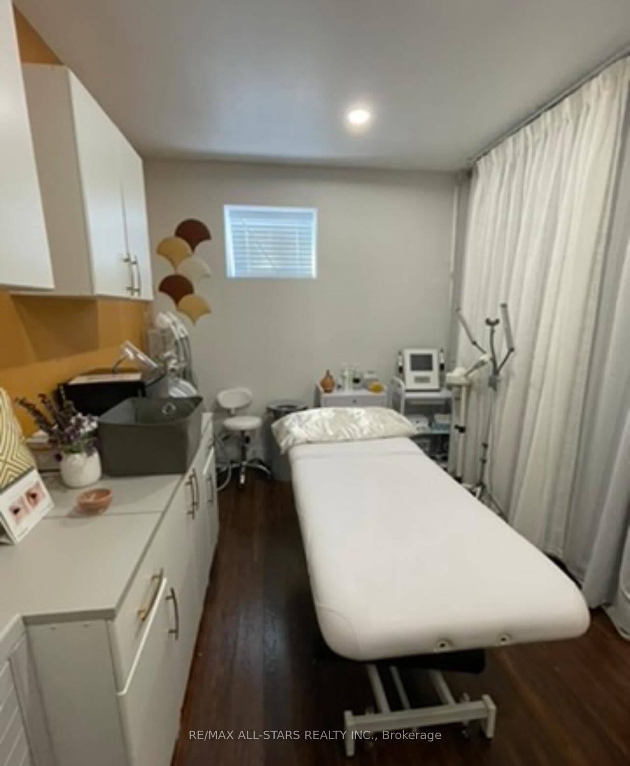 715 Queen Street E, Unit 206 thumbnail 3
