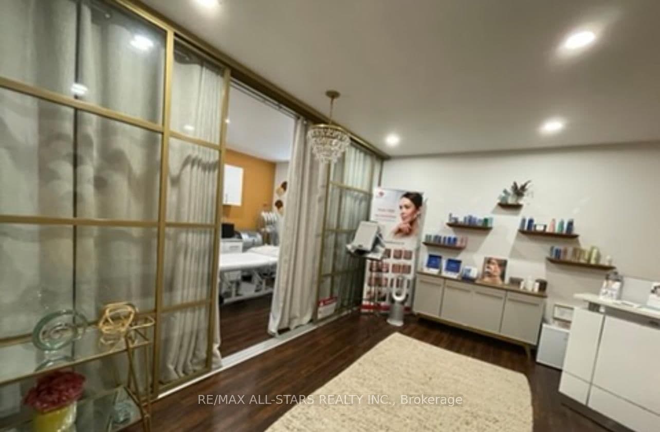 715 Queen Street E, Unit 206 thumbnail 4