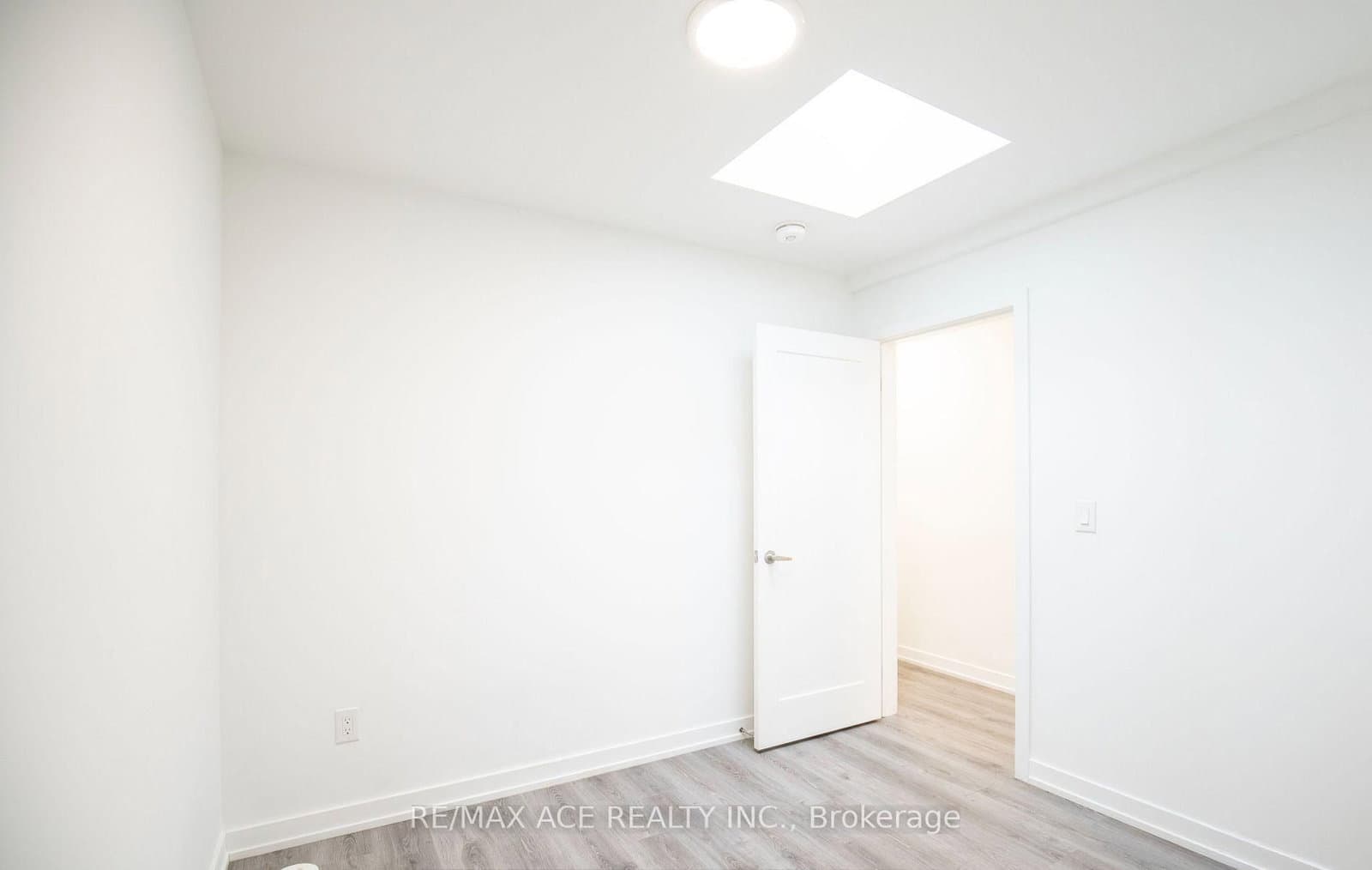 3686 St Clair Avenue E, Unit 105 thumbnail 6