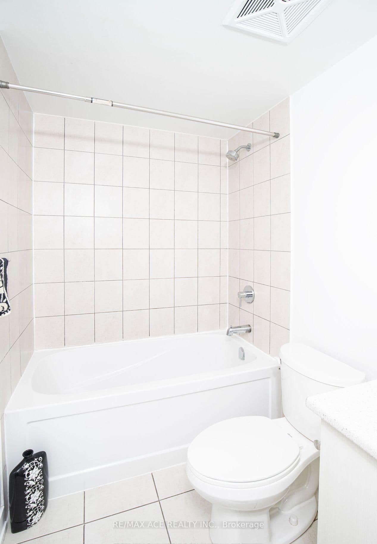 3686 St Clair Avenue E, Unit 105 thumbnail 8