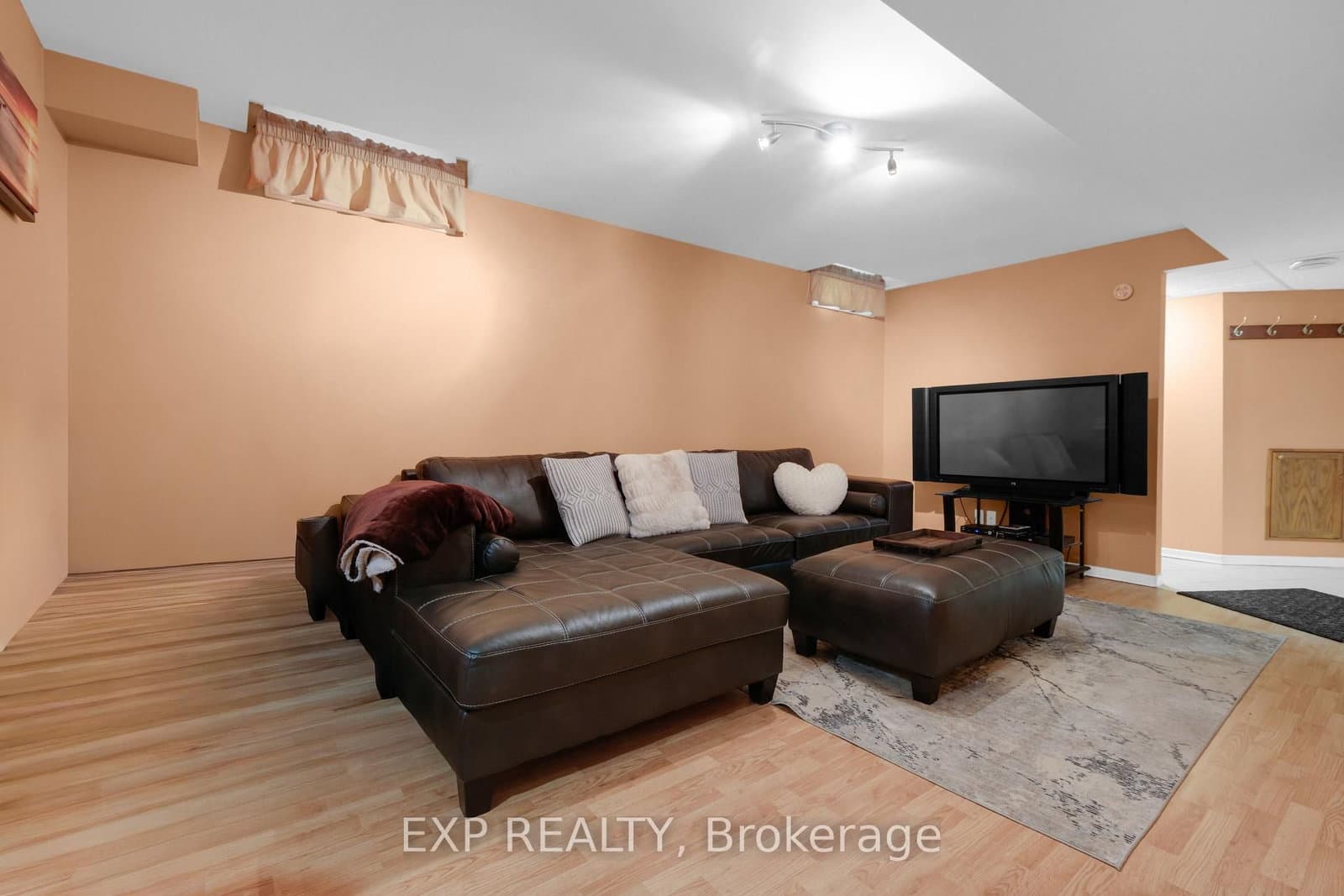 548 Ormond Drive thumbnail 20