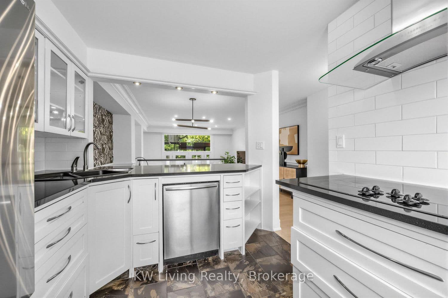 155 Woodbine Avenue, Unit TH7 thumbnail 5