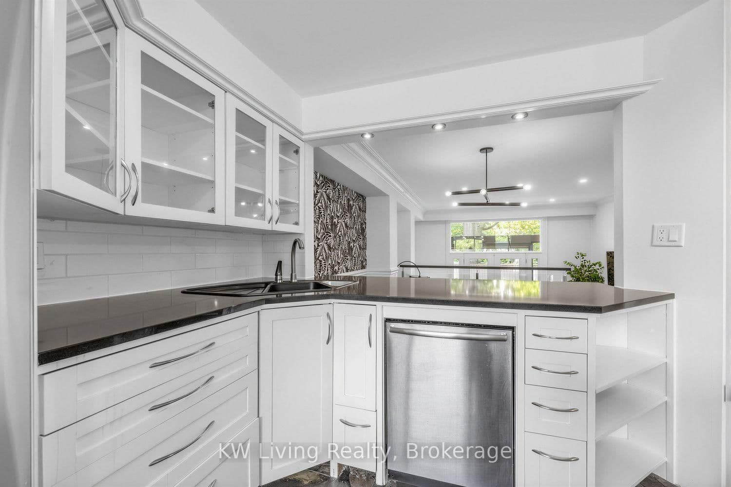 155 Woodbine Avenue, Unit TH7 thumbnail 6