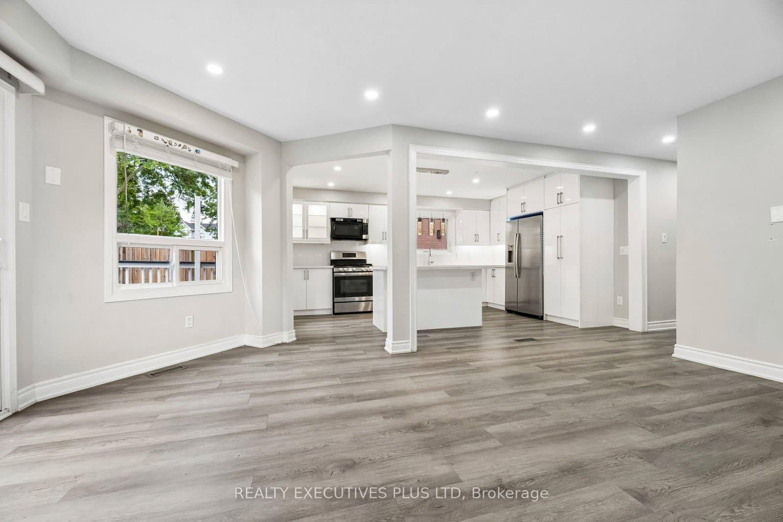 693 Barnes Crescent thumbnail 11