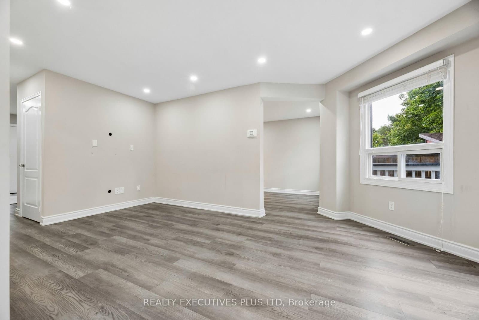 693 Barnes Crescent thumbnail 12