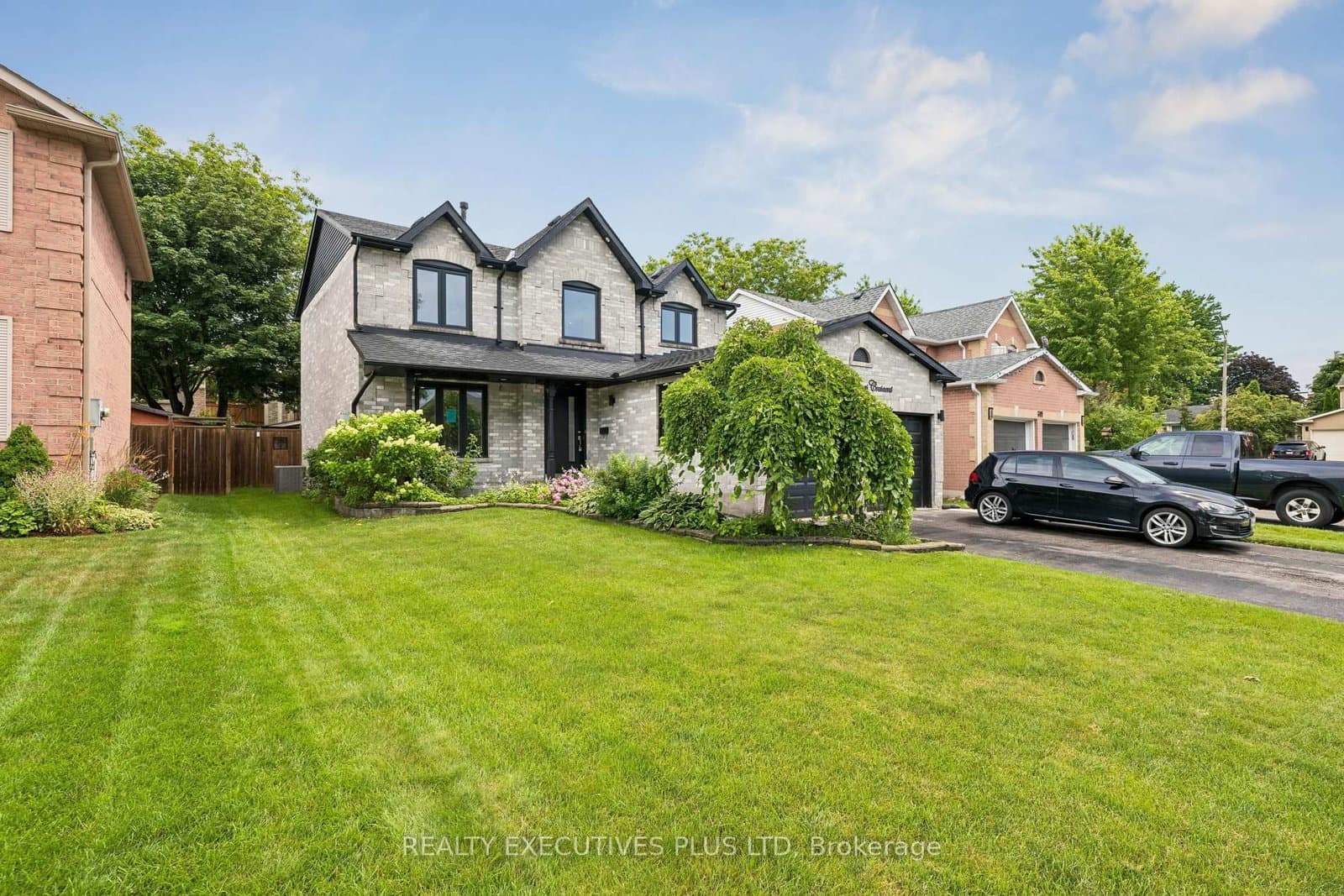 693 Barnes Crescent thumbnail 2