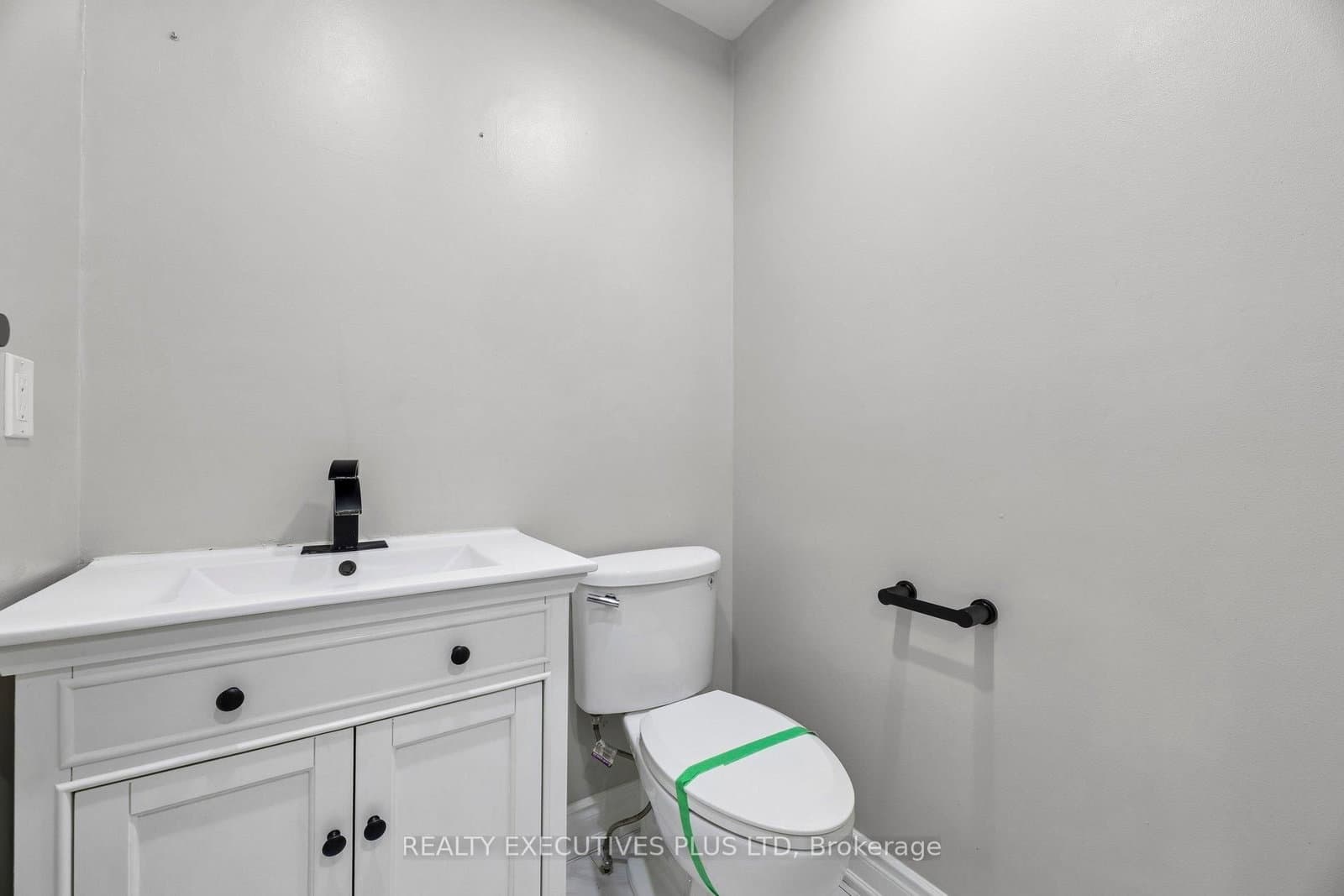 693 Barnes Crescent thumbnail 23