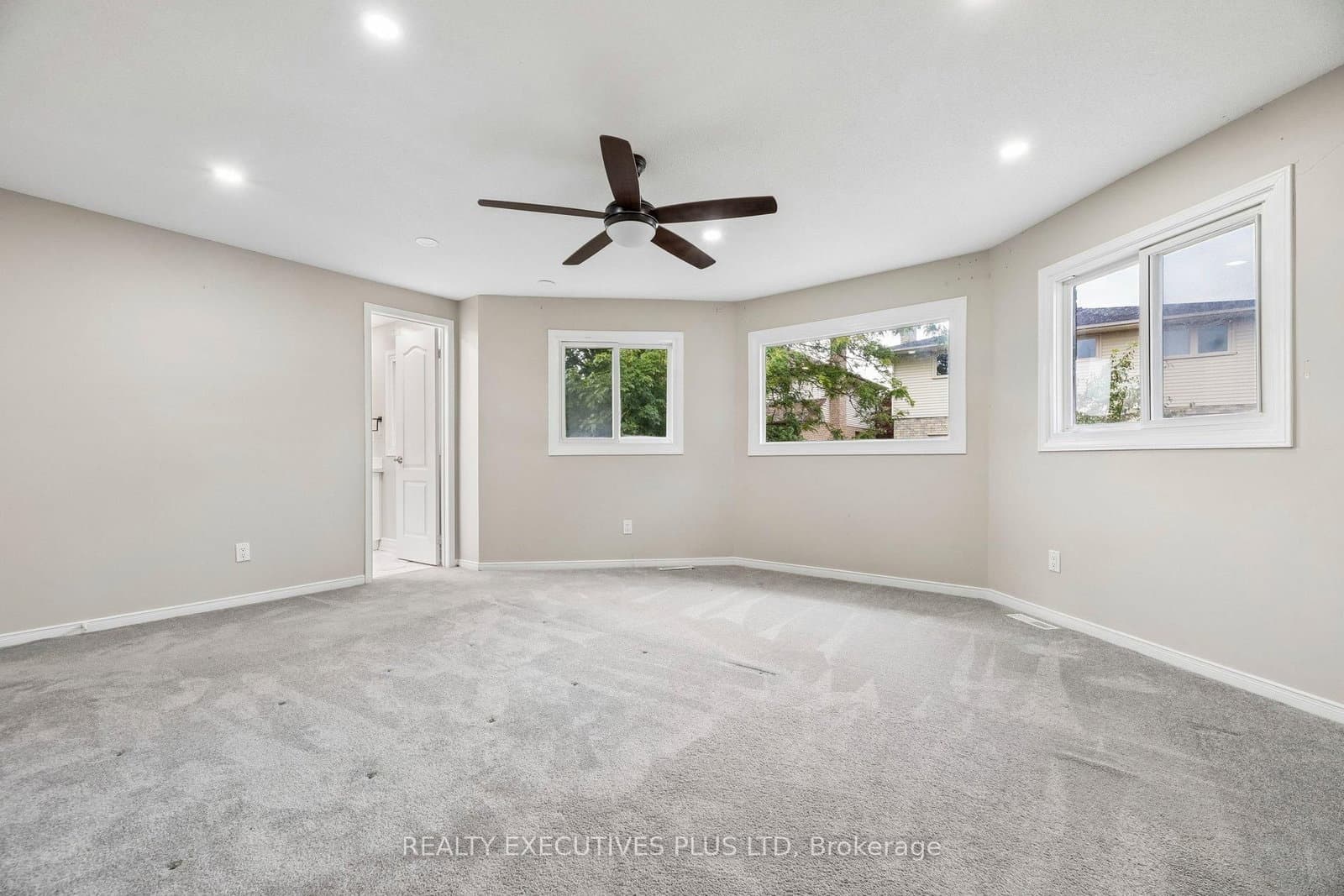 693 Barnes Crescent thumbnail 27