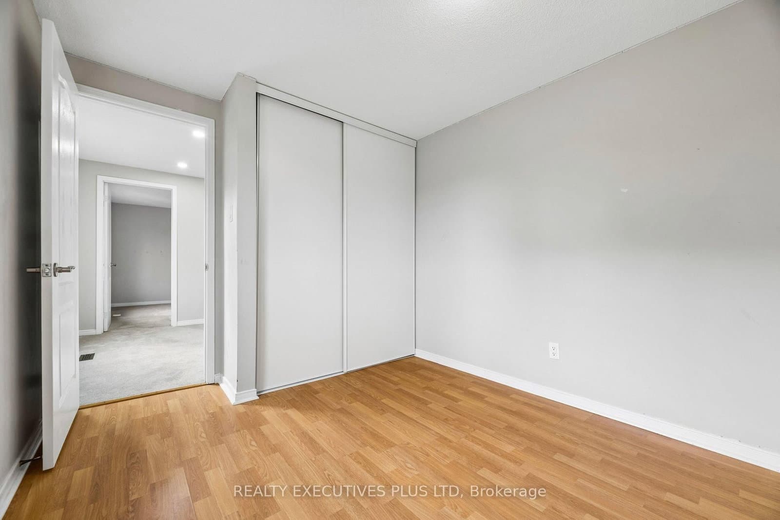 693 Barnes Crescent thumbnail 33